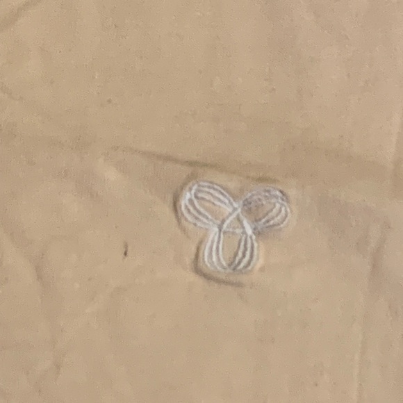 Aritzia light peach coloured tee - Picture 3 of 3